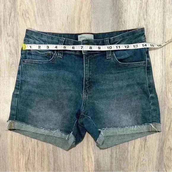 Daily Ritual Denim Cuffed Cutoff 4” Jean Shorts Mid Rise Medium Wash Size 26” - Picture 8 of 8
